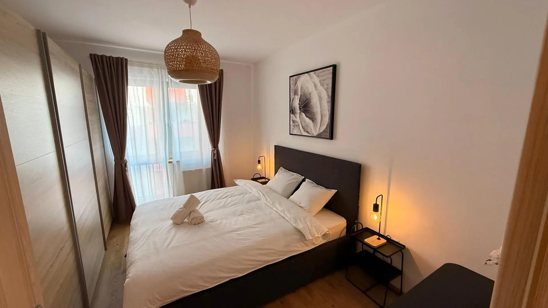 Cozy Central Apartment With Balcony And Self Check-In Rh Living Bucharest Romania