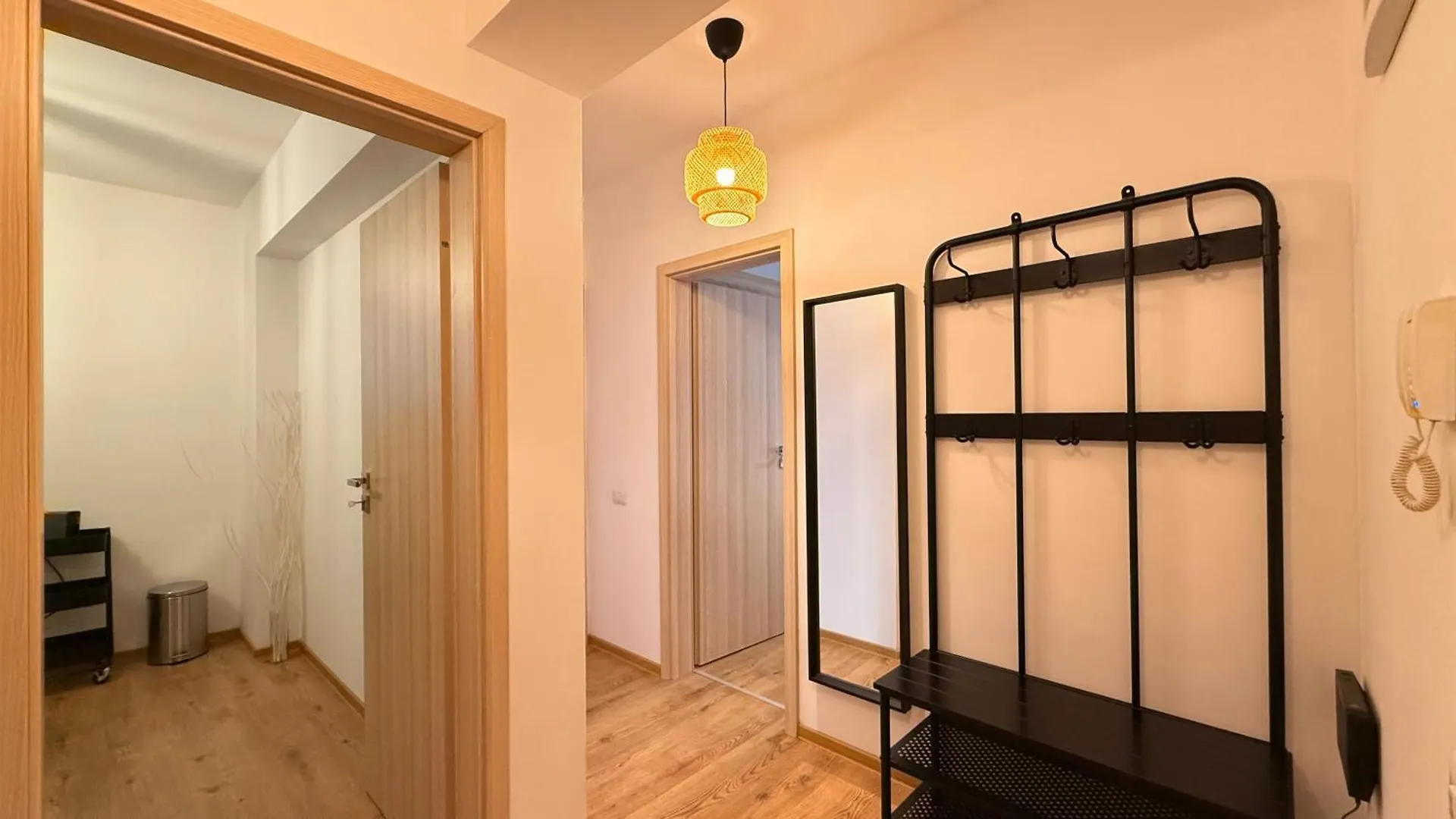 Cozy Central Apartment With Balcony And Self Check-In Rh Living Bucharest