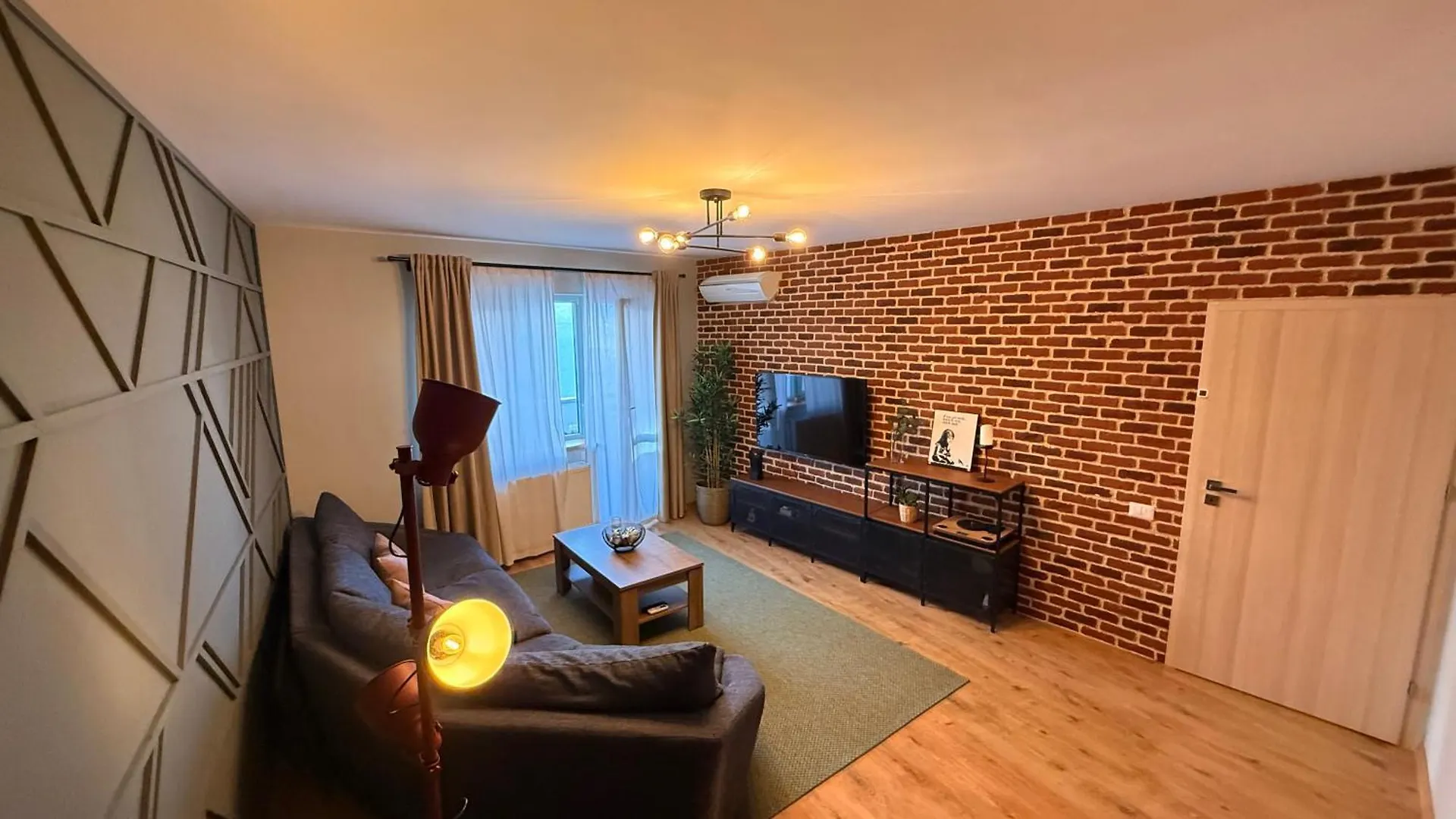 Cozy Central Apartment With Balcony And Self Check-In Rh Living Bucharest Romania