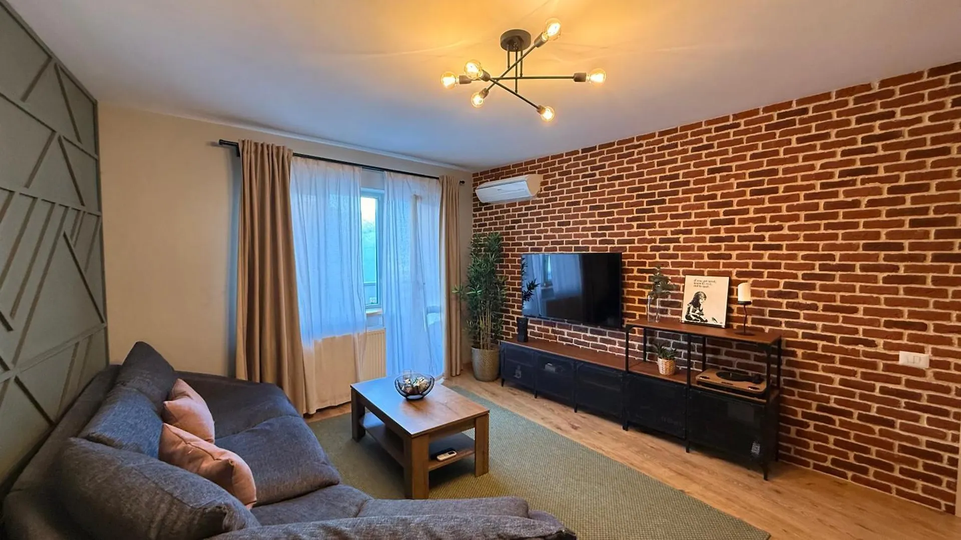 Cozy Central Apartment With Balcony And Self Check-In Rh Living Bucharest